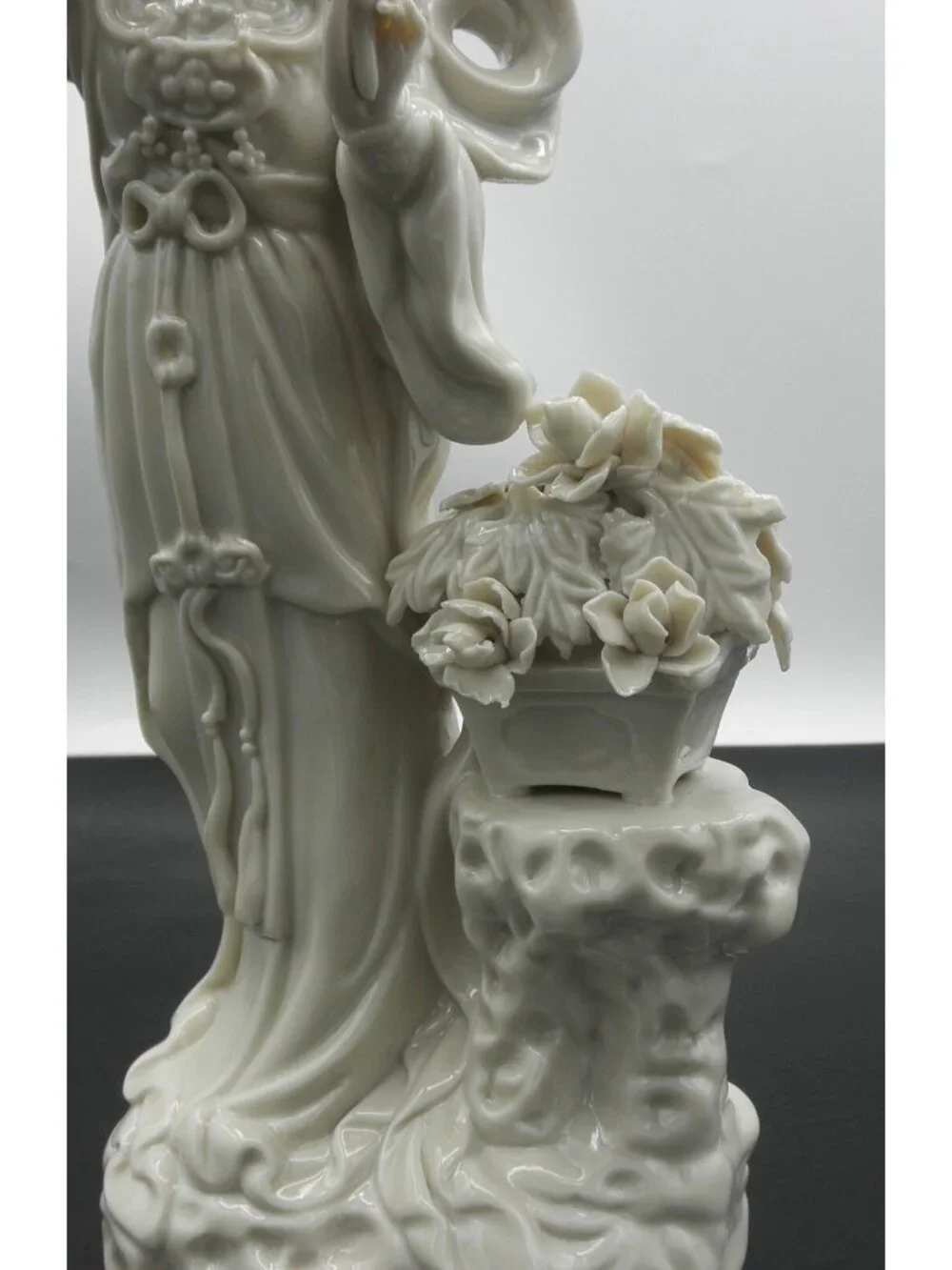 Porcelain Geisha Figurine Statue Cream Colored Bird Hat Flowers 11 IN Exquisite! - Picture 6 of 16